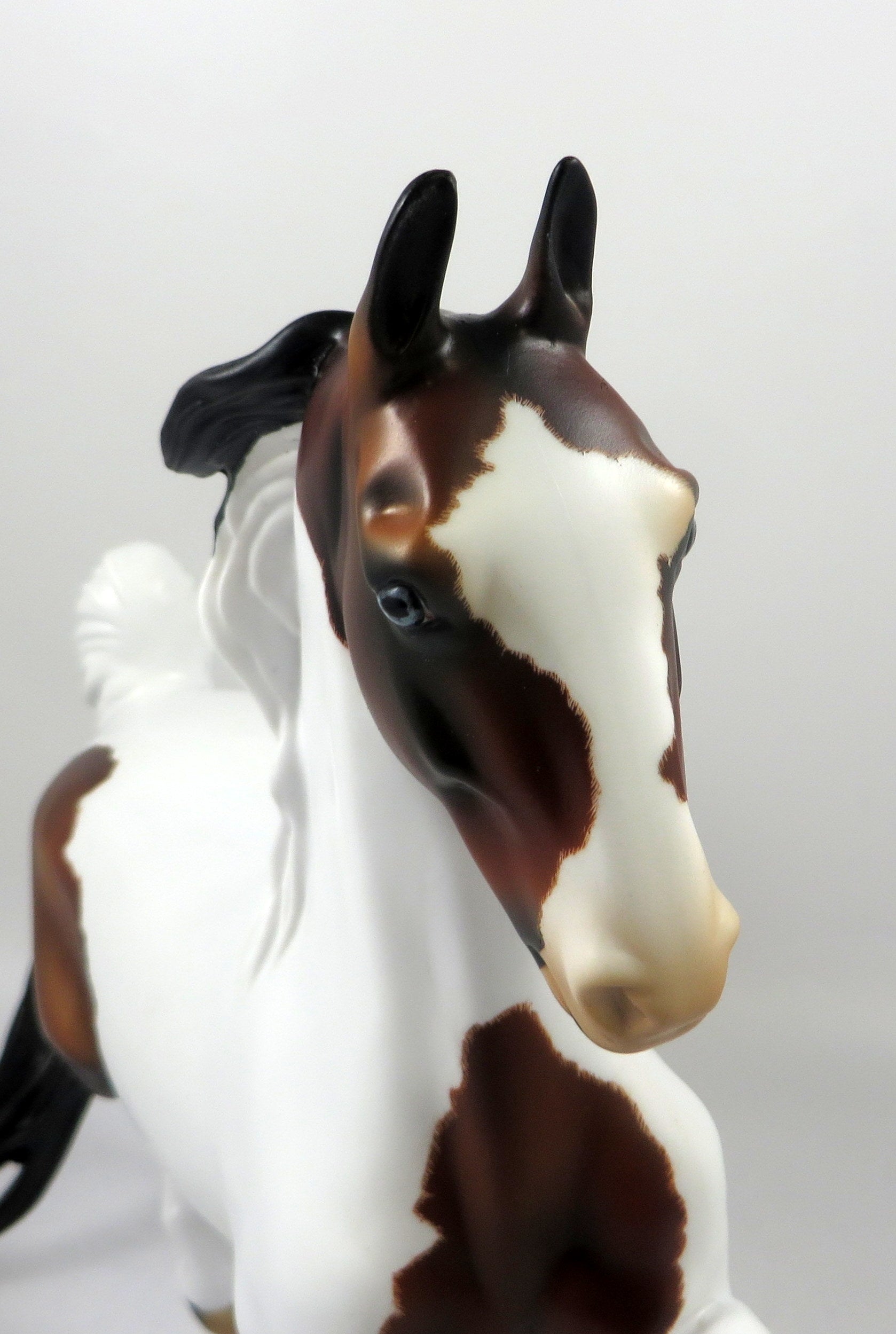MAVERICK-OOAK ETCHED DAPPLE BAY SADDLEBRED MODEL HORSE 8/15/19