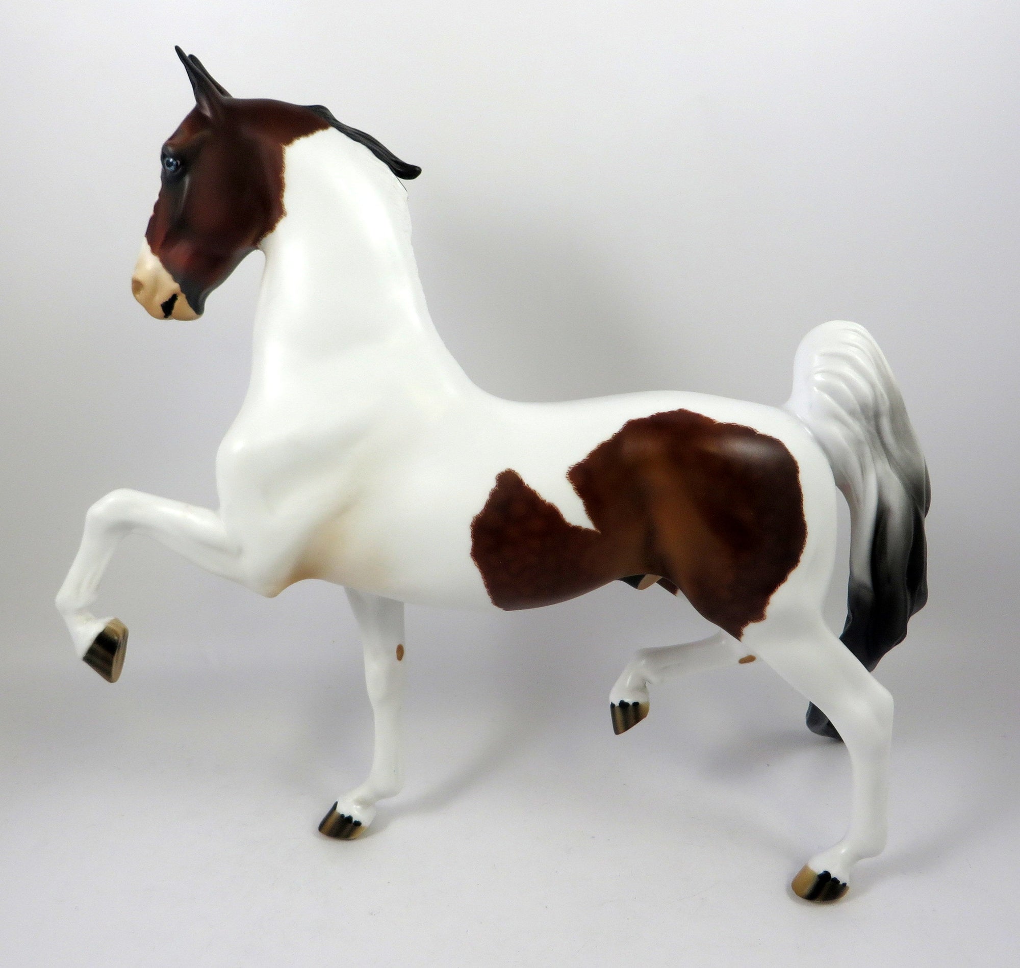 MAVERICK-OOAK ETCHED DAPPLE BAY SADDLEBRED MODEL HORSE 8/15/19
