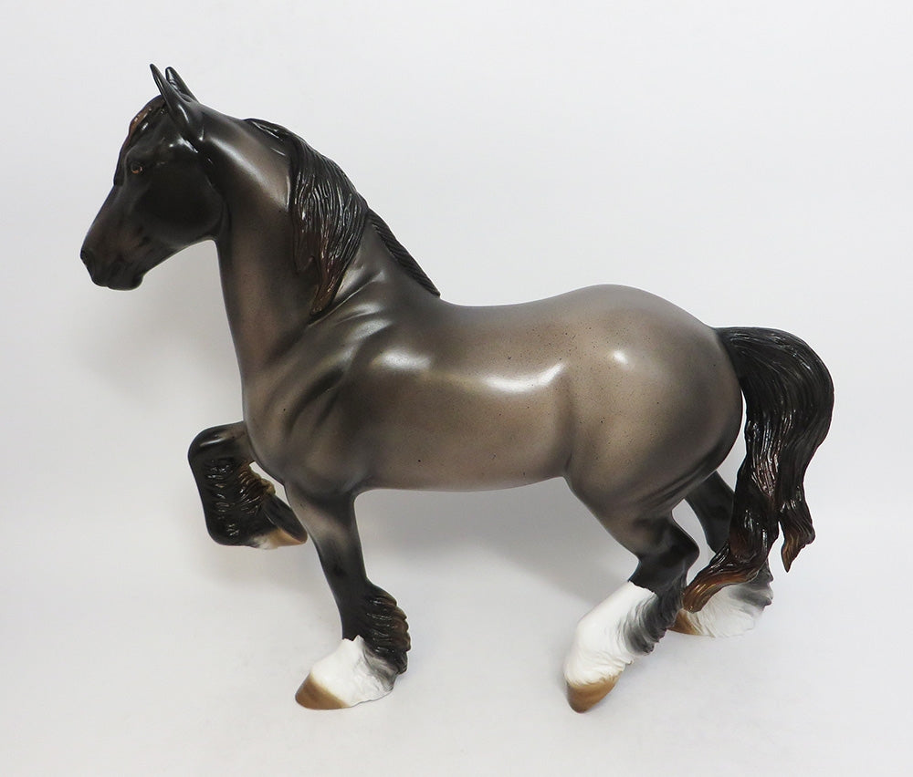 TWIST-OOAK BLUE ROAN TROTTING DRAFTER MODEL HORSE 7/20/18