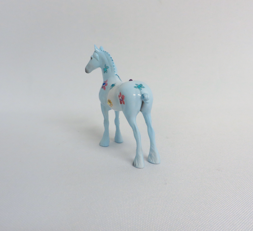 BLUE-OOAK FLORAL STANDING DRAFT CHIP MODEL HORSE 3/29/19