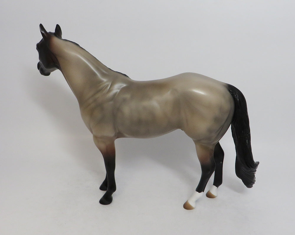 A TOUCH OF GOSSIP-LE-14 BAY ROAN ISH MODEL HORSE 7/26/18