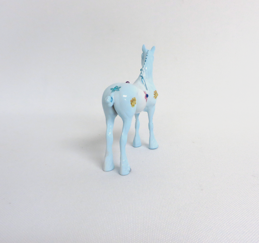 BLUE-OOAK FLORAL STANDING DRAFT CHIP MODEL HORSE 3/29/19