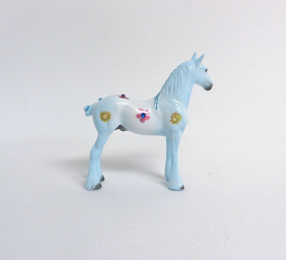 BLUE-OOAK FLORAL STANDING DRAFT CHIP MODEL HORSE 3/29/19