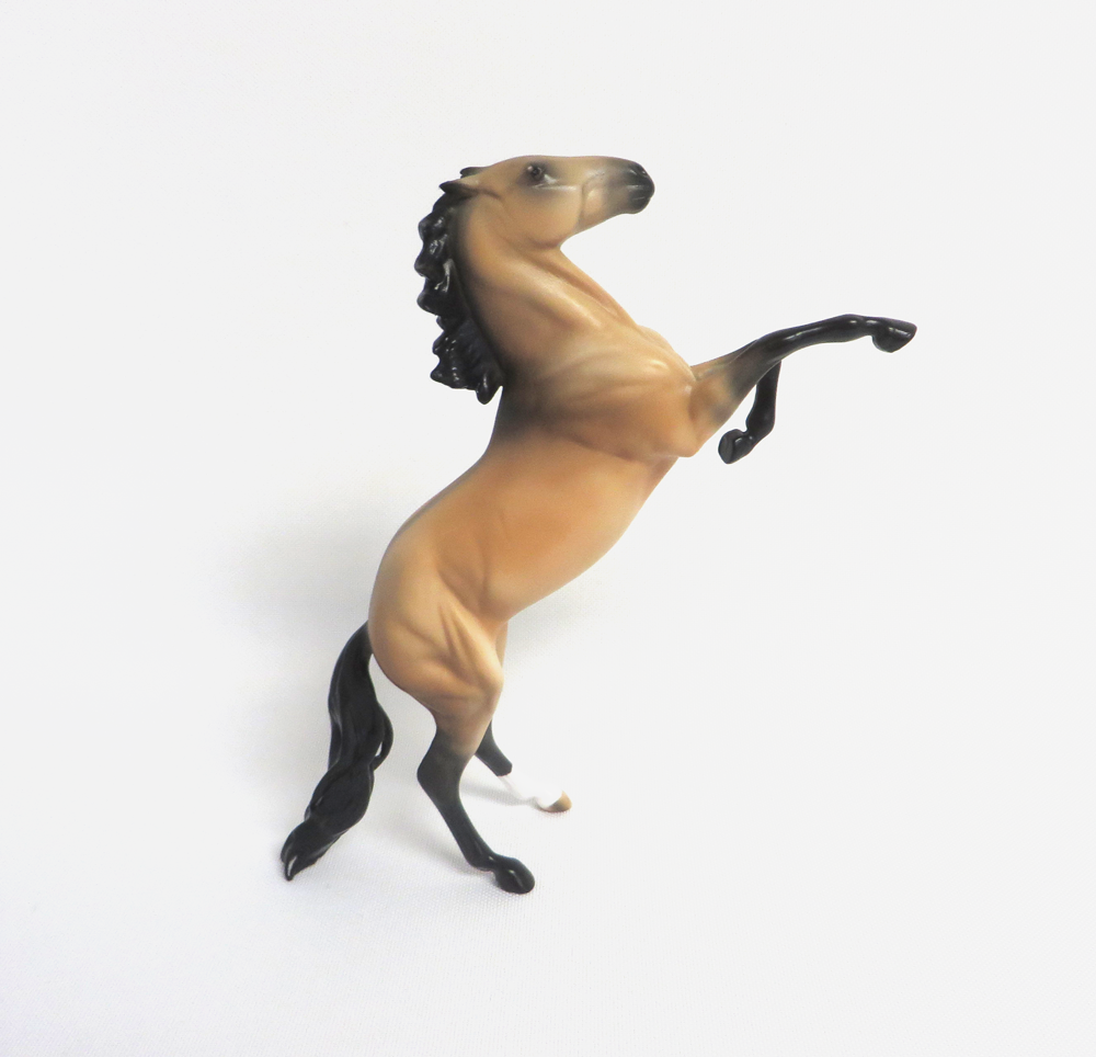 BURBERRY-LE-30 BUCKSKIN REARING PEBBLES STONE COUNTRY FAIR 2019