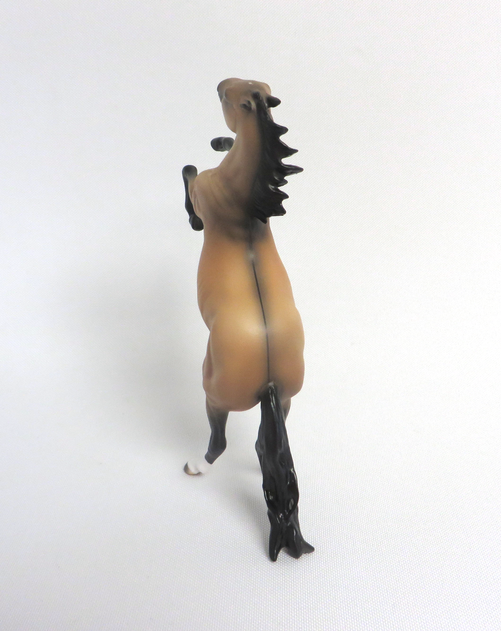 BURBERRY-LE-30 BUCKSKIN REARING PEBBLES STONE COUNTRY FAIR 2019