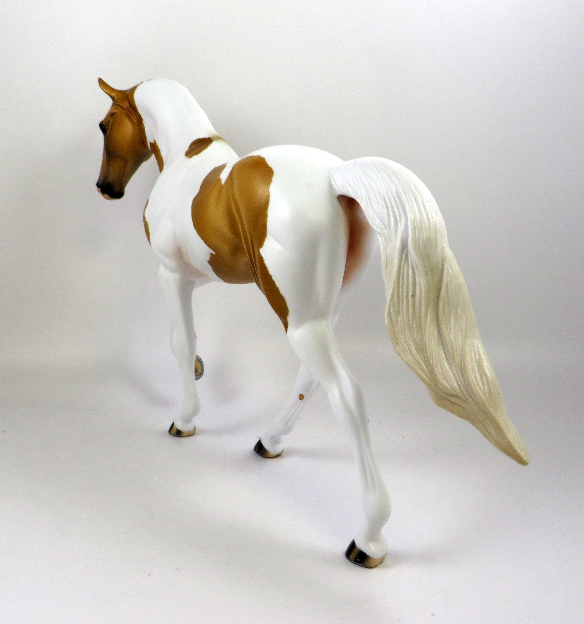 GOLDENDOODLE-OOAK PALOMINO PINTO TENNESSEE WALKER MODEL HORSE 8/26/19