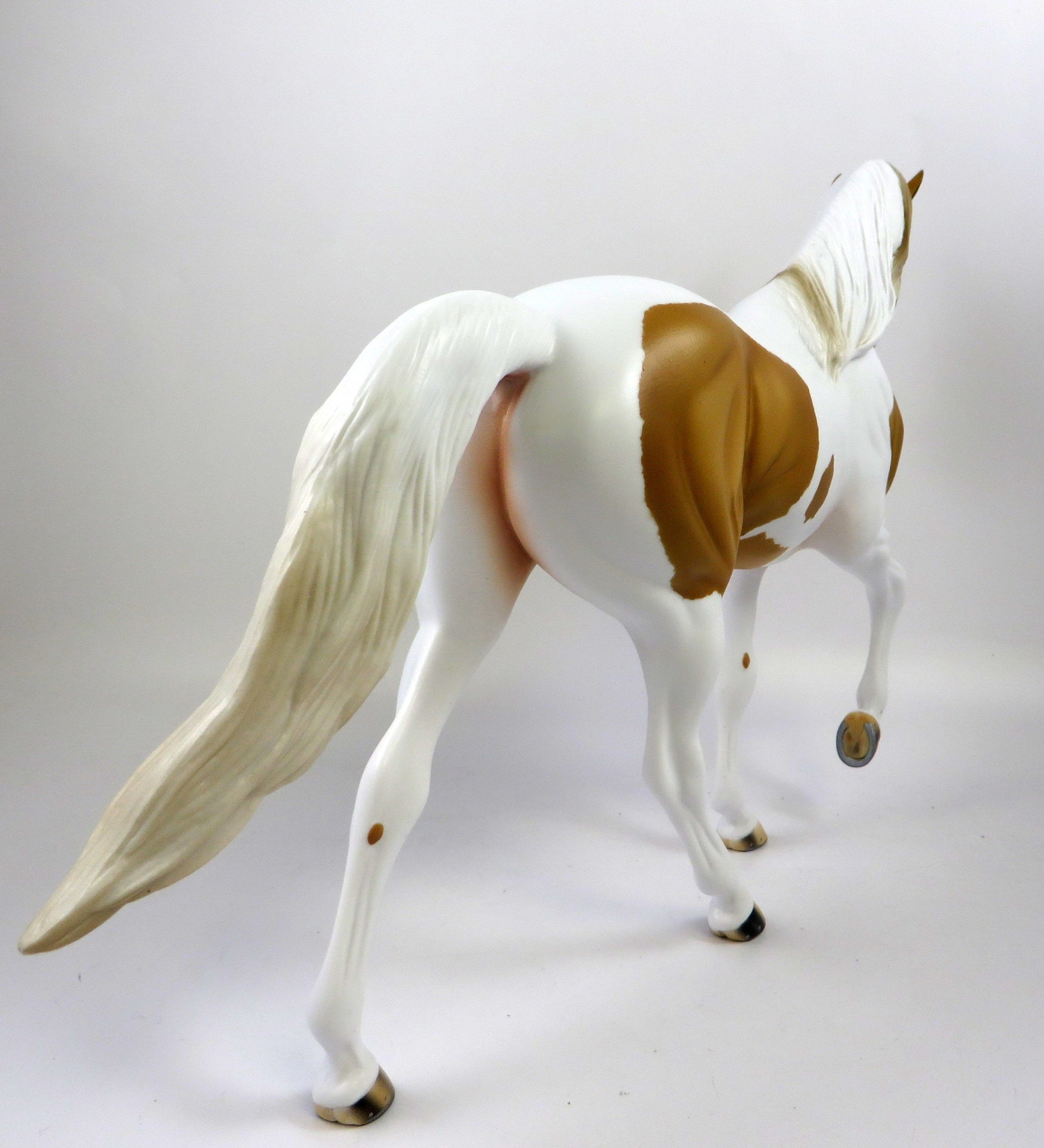 GOLDENDOODLE-OOAK PALOMINO PINTO TENNESSEE WALKER MODEL HORSE 8/26/19