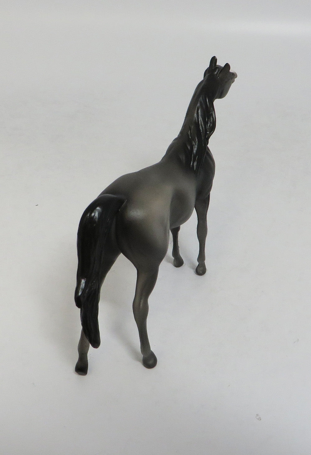 QATAR-LE-6 GREY ARABIAN CHIPS MODEL HORSE 7/27/18