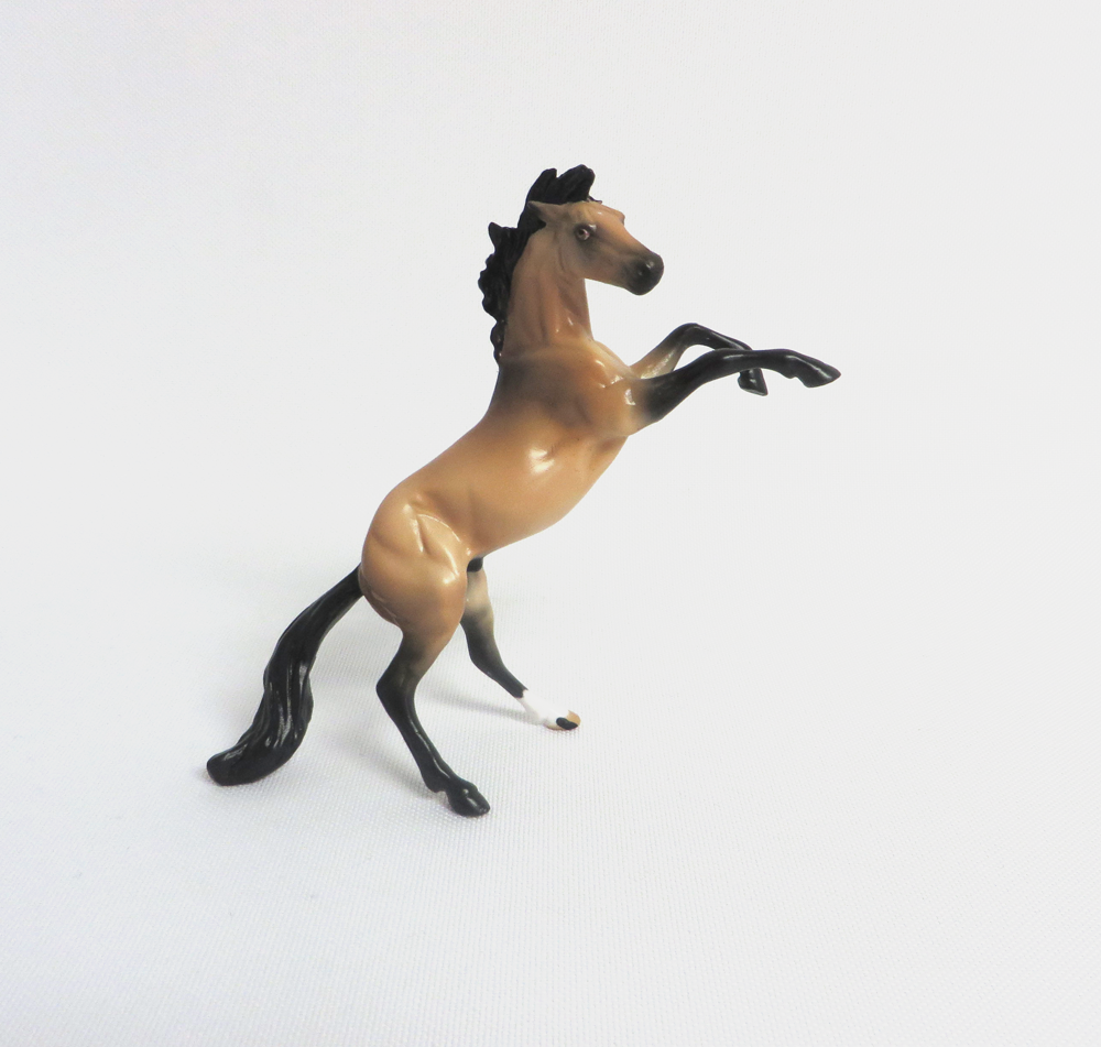 BURBERRY-LE-15 BUCKSKIN REARING CHIP SHCF 2019