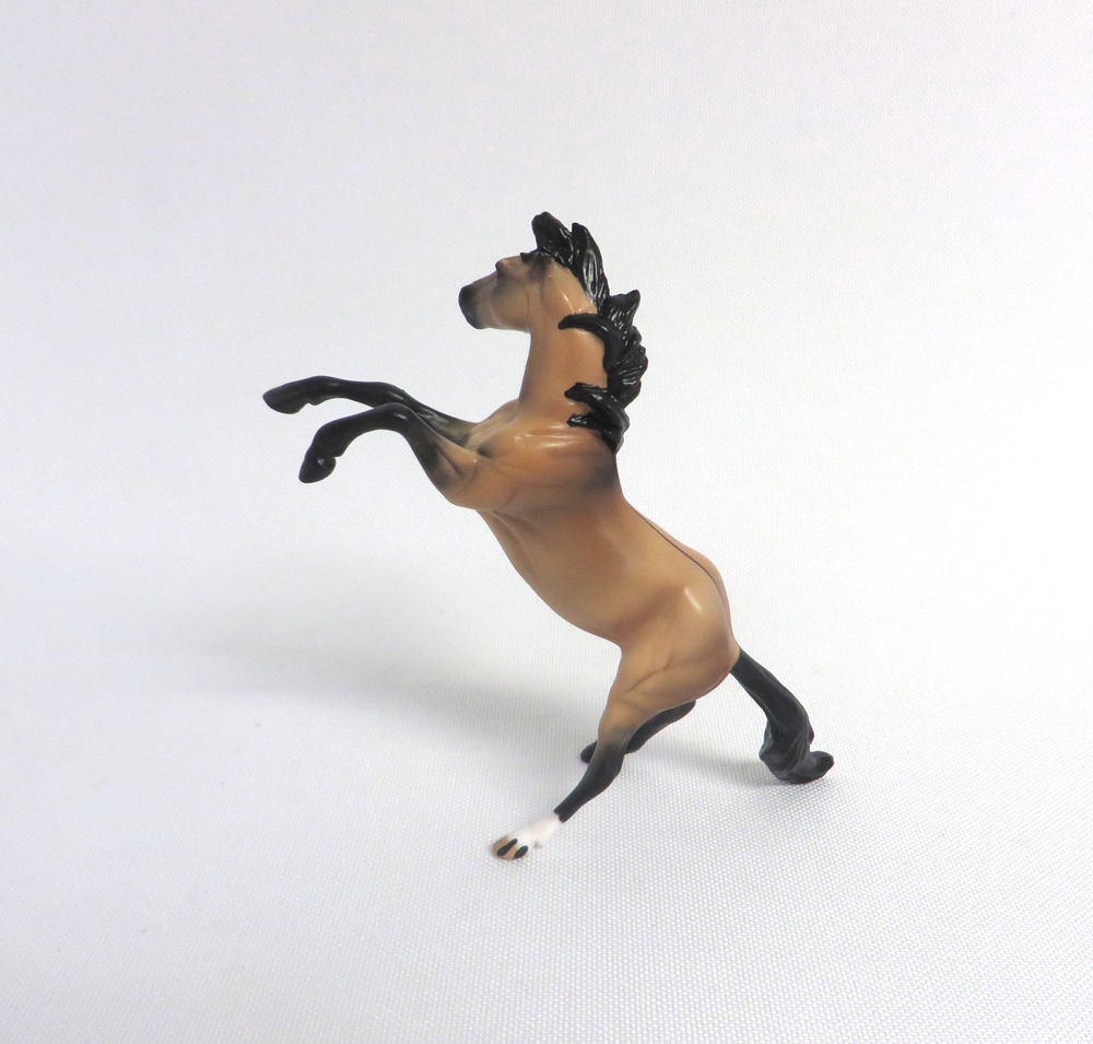 BURBERRY-LE-15 BUCKSKIN REARING CHIP SHCF 2019