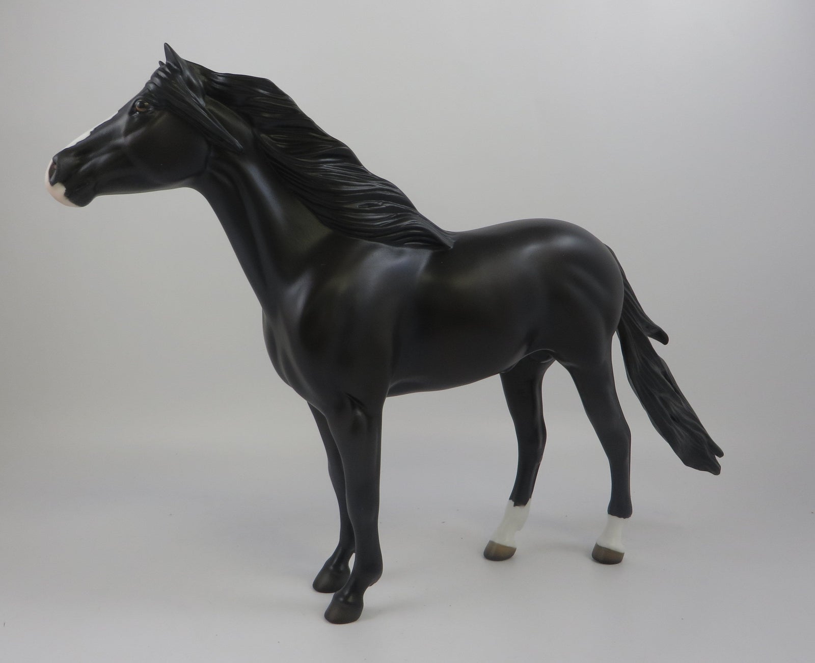 RAVEN-LE-3 DARK DAPPLE BLACK SPANISH MUSTANG MODEL HORSE 9/6/19