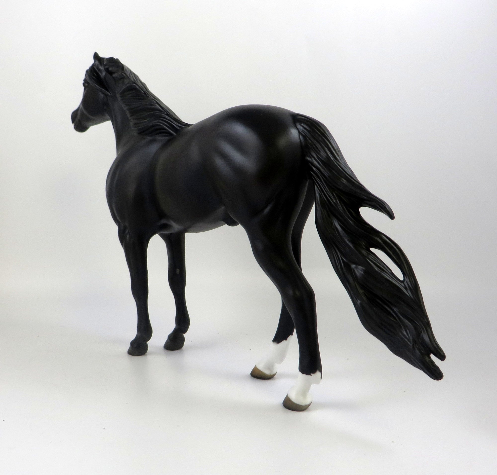 RAVEN-LE-3 DARK DAPPLE BLACK SPANISH MUSTANG MODEL HORSE 9/6/19