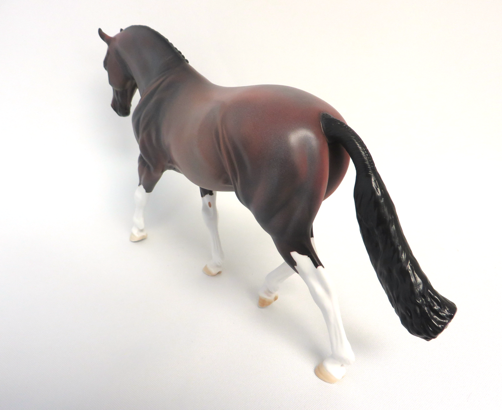 DARBY-LE-5 BAY ROAN IRISH DRAFT MODEL HORSE EA 19