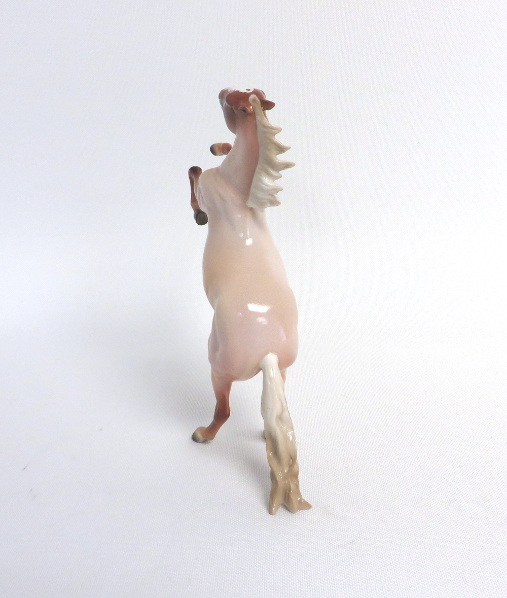 COWBOY- STRAWBERRY ROAN REARING PEBBLE JUDGES MODEL SHCF