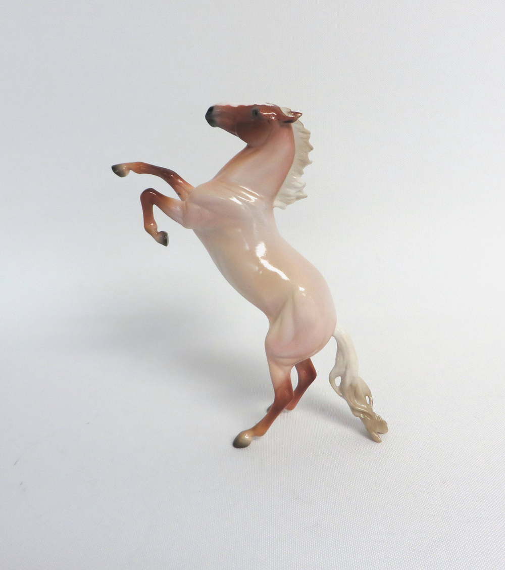 COWBOY- STRAWBERRY ROAN REARING PEBBLE JUDGES MODEL SHCF