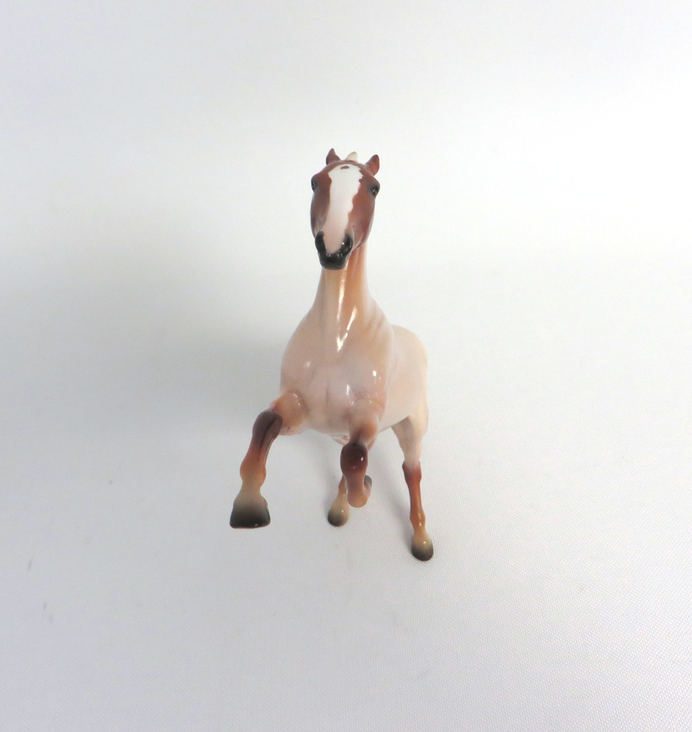 COWBOY- STRAWBERRY ROAN REARING PEBBLE JUDGES MODEL SHCF