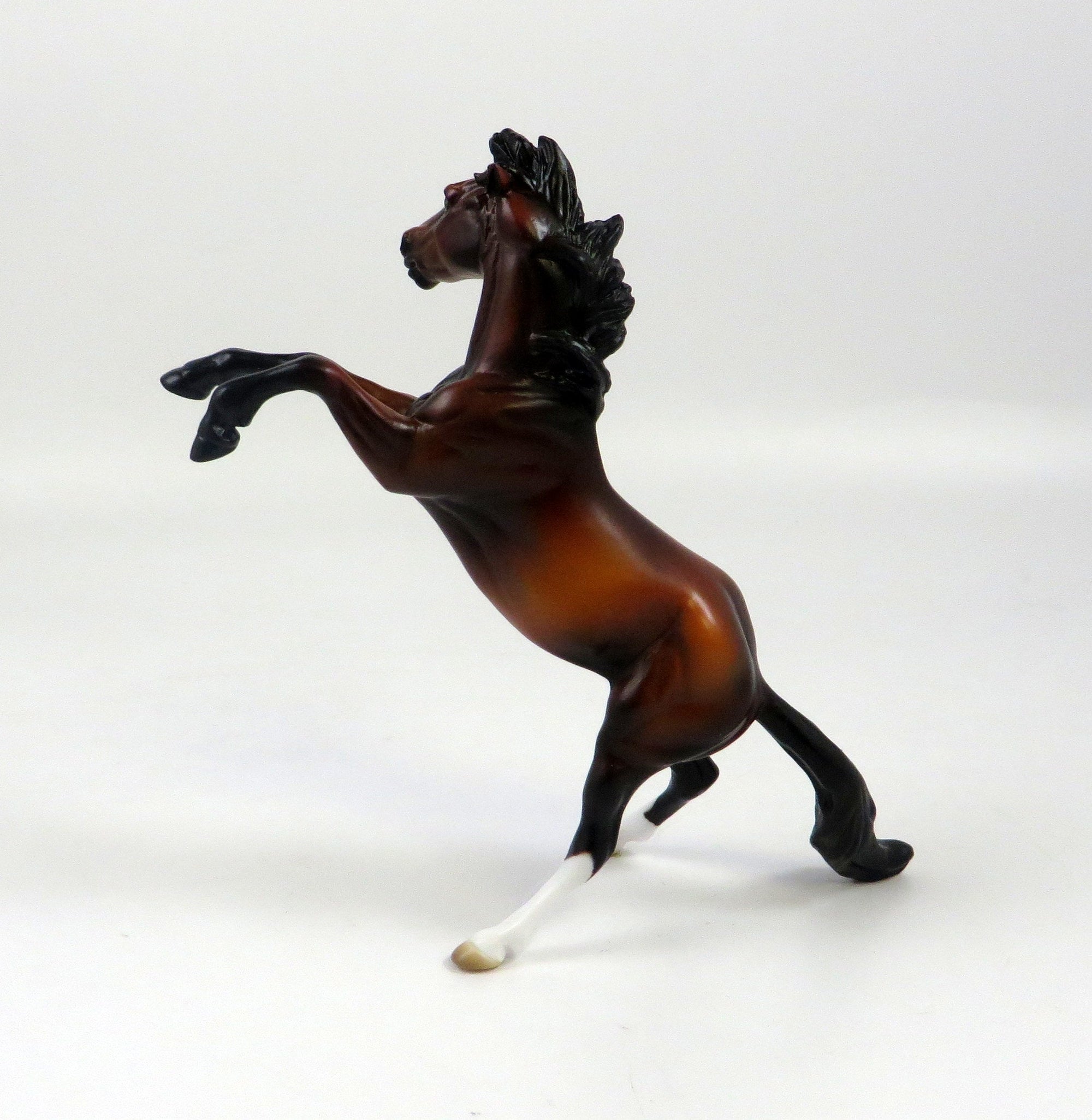 HOOEY-LE-3 BAY REARING CHIP MODEL HORSE 9/6/19