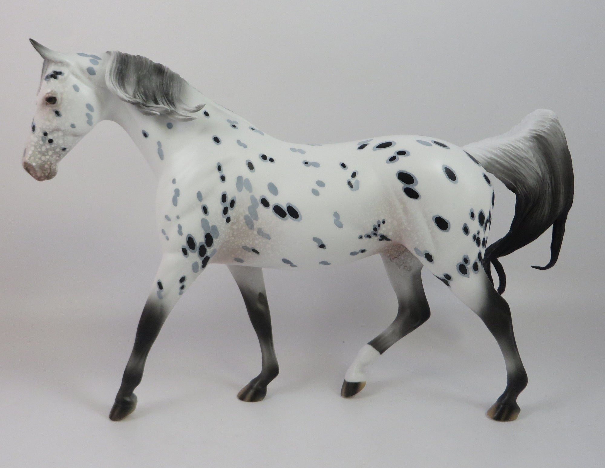 BOZO-LE-10 APPALOOSA MODEL HORSE LHS 19