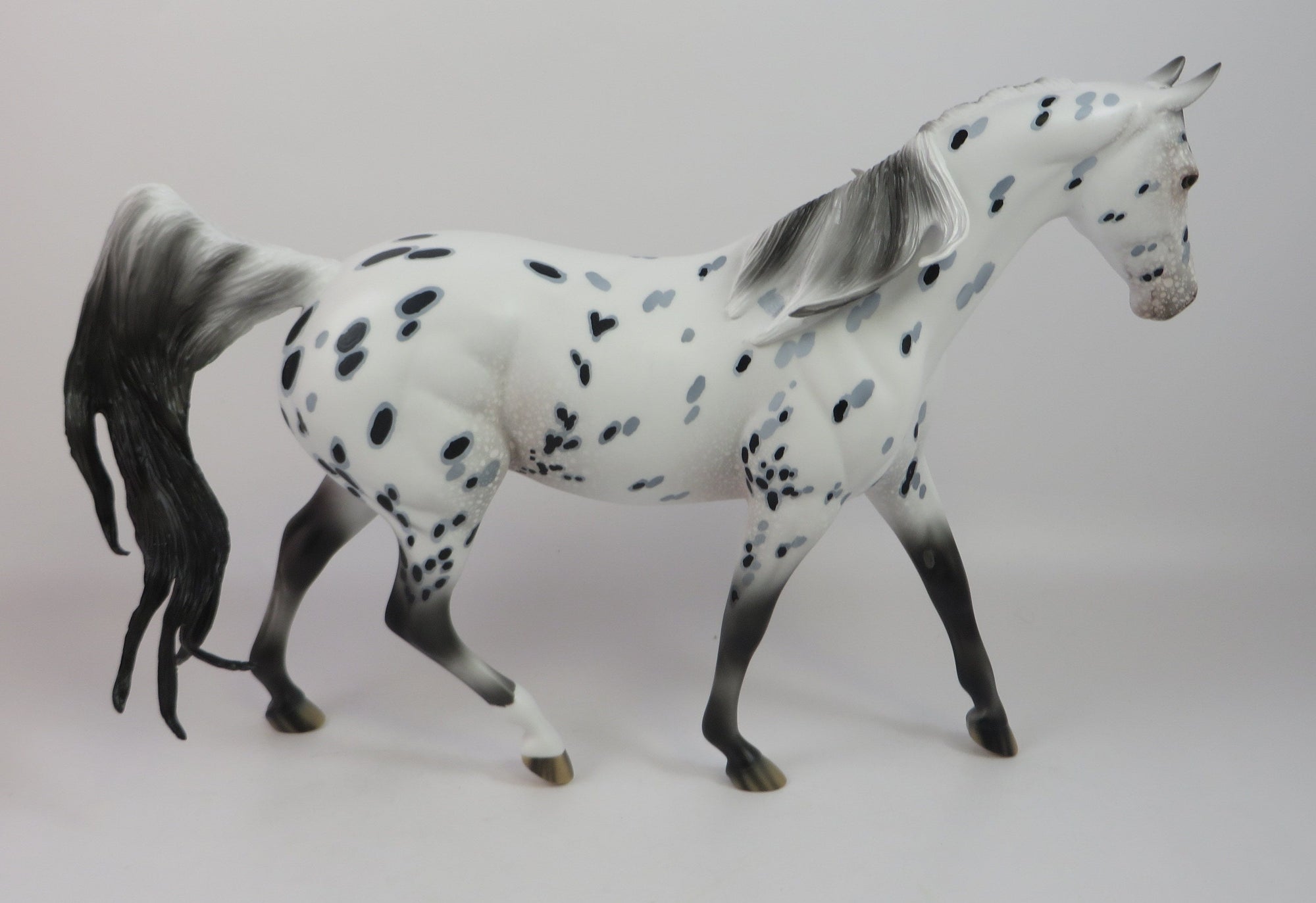 BOZO-LE-10 APPALOOSA MODEL HORSE LHS 19