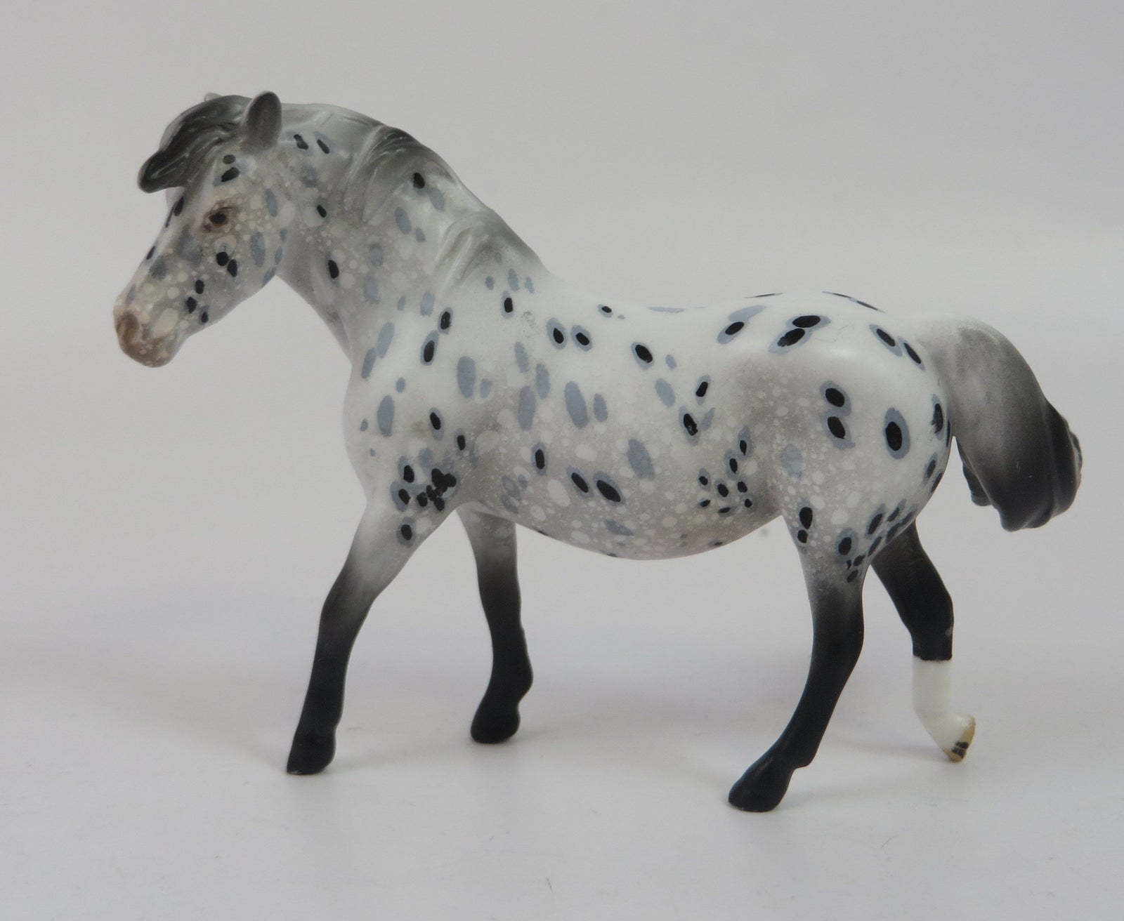 BOZO-LE-10 APPALOOSA CHIP MODEL HORSE LHS 19