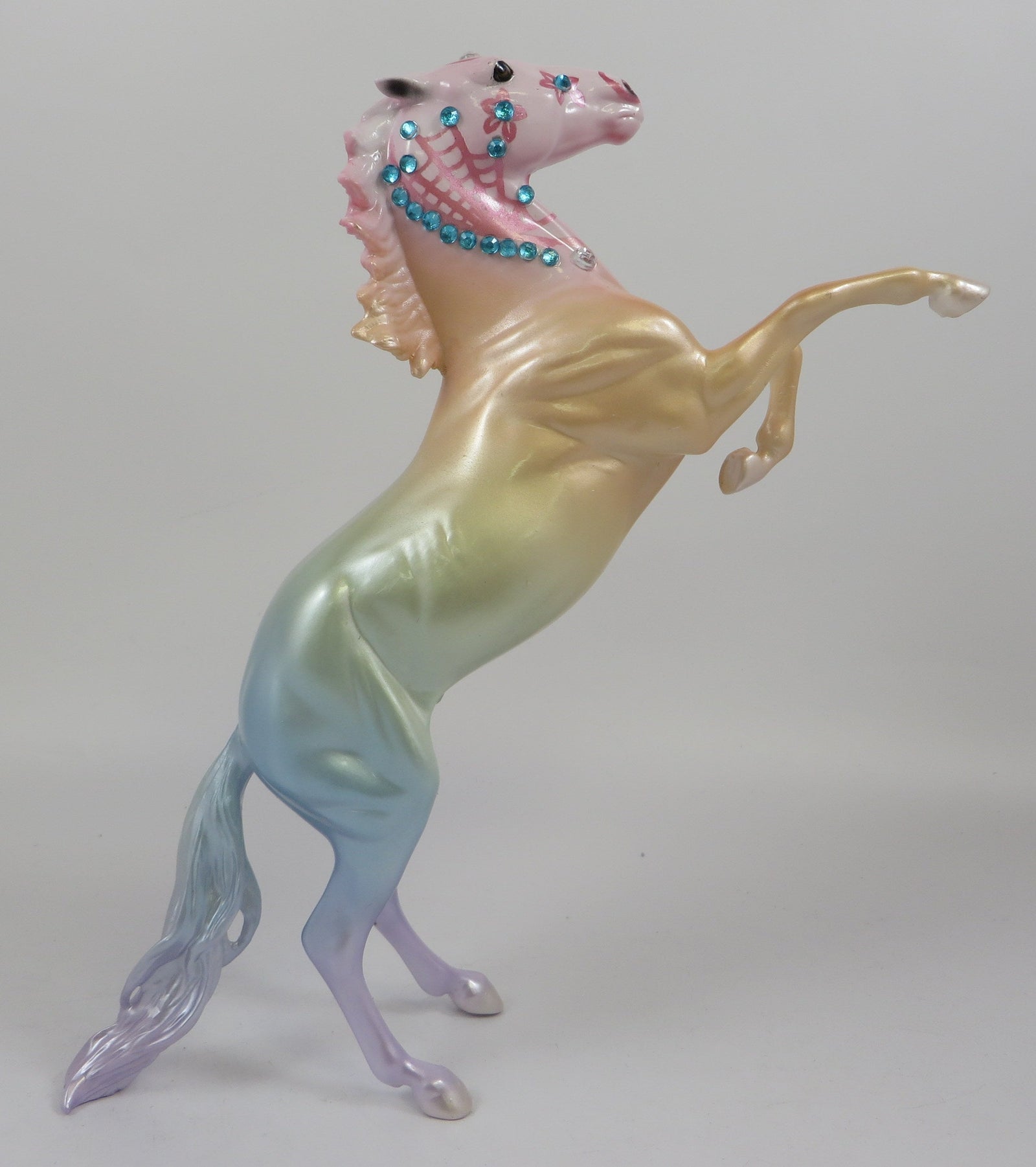 OMBRE-REARING PEBBLES SUGAR SKULL BY DAWN QUICK 9/6/19