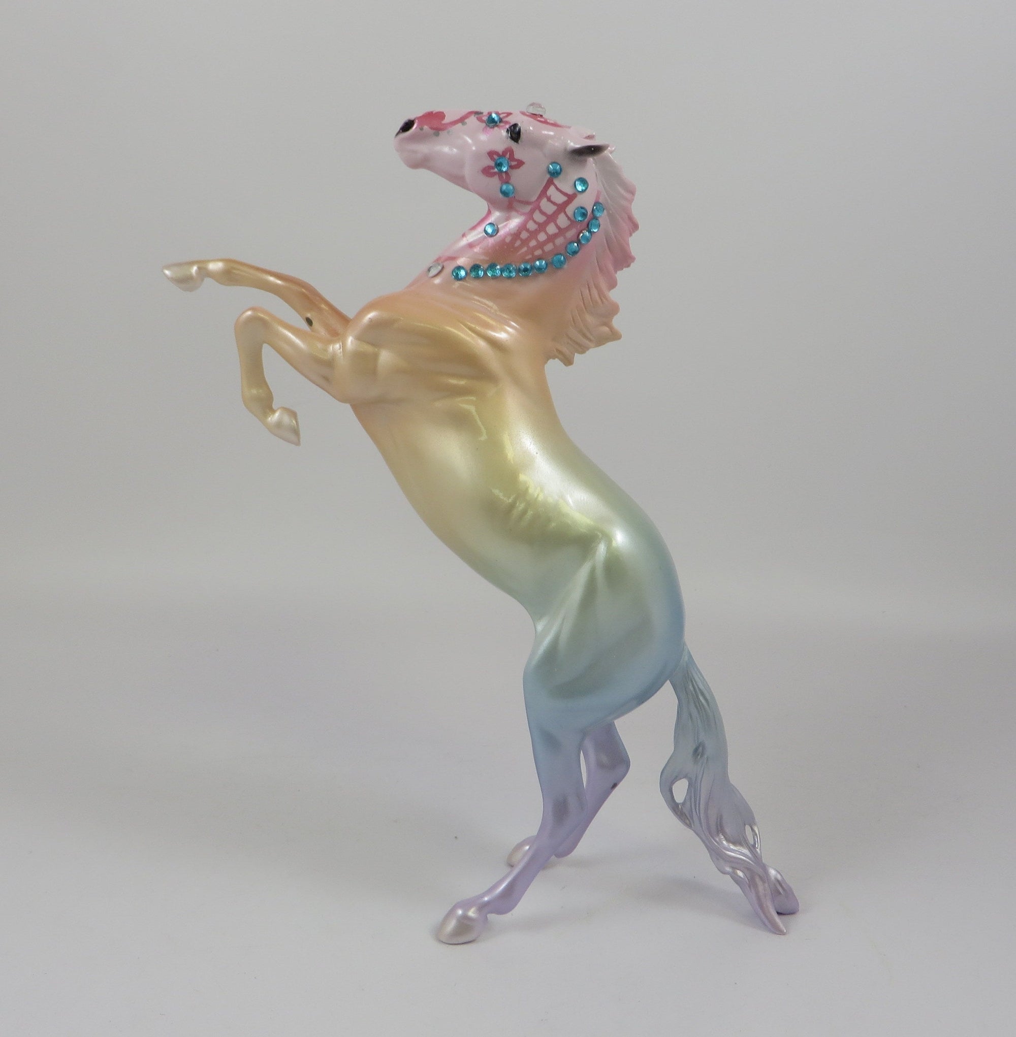 OMBRE-REARING PEBBLES SUGAR SKULL BY DAWN QUICK 9/6/19