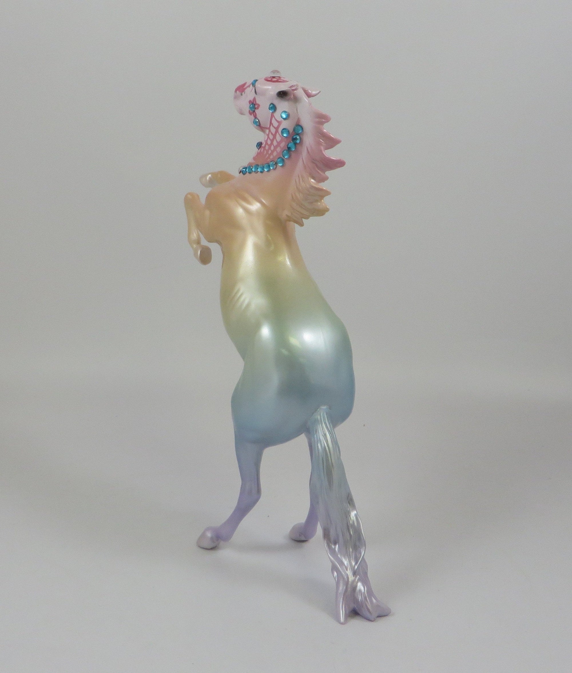 OMBRE-REARING PEBBLES SUGAR SKULL BY DAWN QUICK 9/6/19