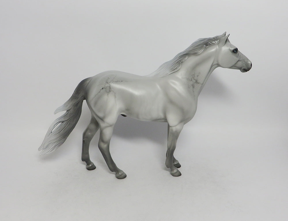 DERBY - OOAK LIGHT GREY MUSTANG MODEL HORSE