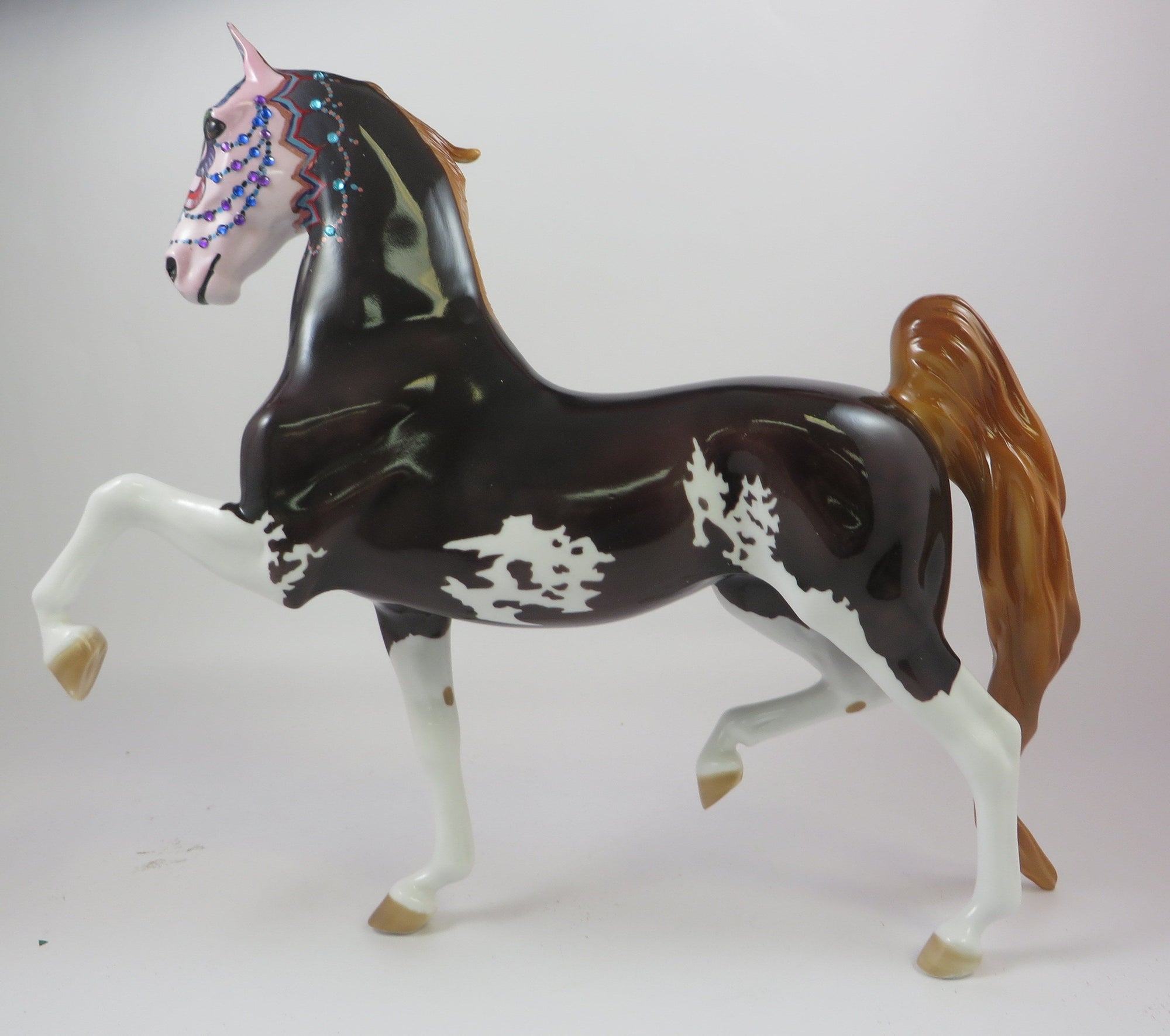 FEATHER-OOAK SUGAR SKULL SADDLEBRED MODEL HORSE 9/13/19