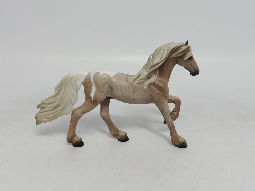 WILD EYE- LE-5 ROAN PINTO FRIESIAN CHIP LHS 2018