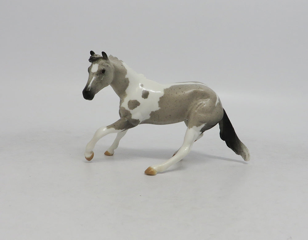 BAT GIRL AND ROBIN- OOAK BLUE ROAN CUTTER AND CALF CHIP BY AUDREY DIXON LHS 2018