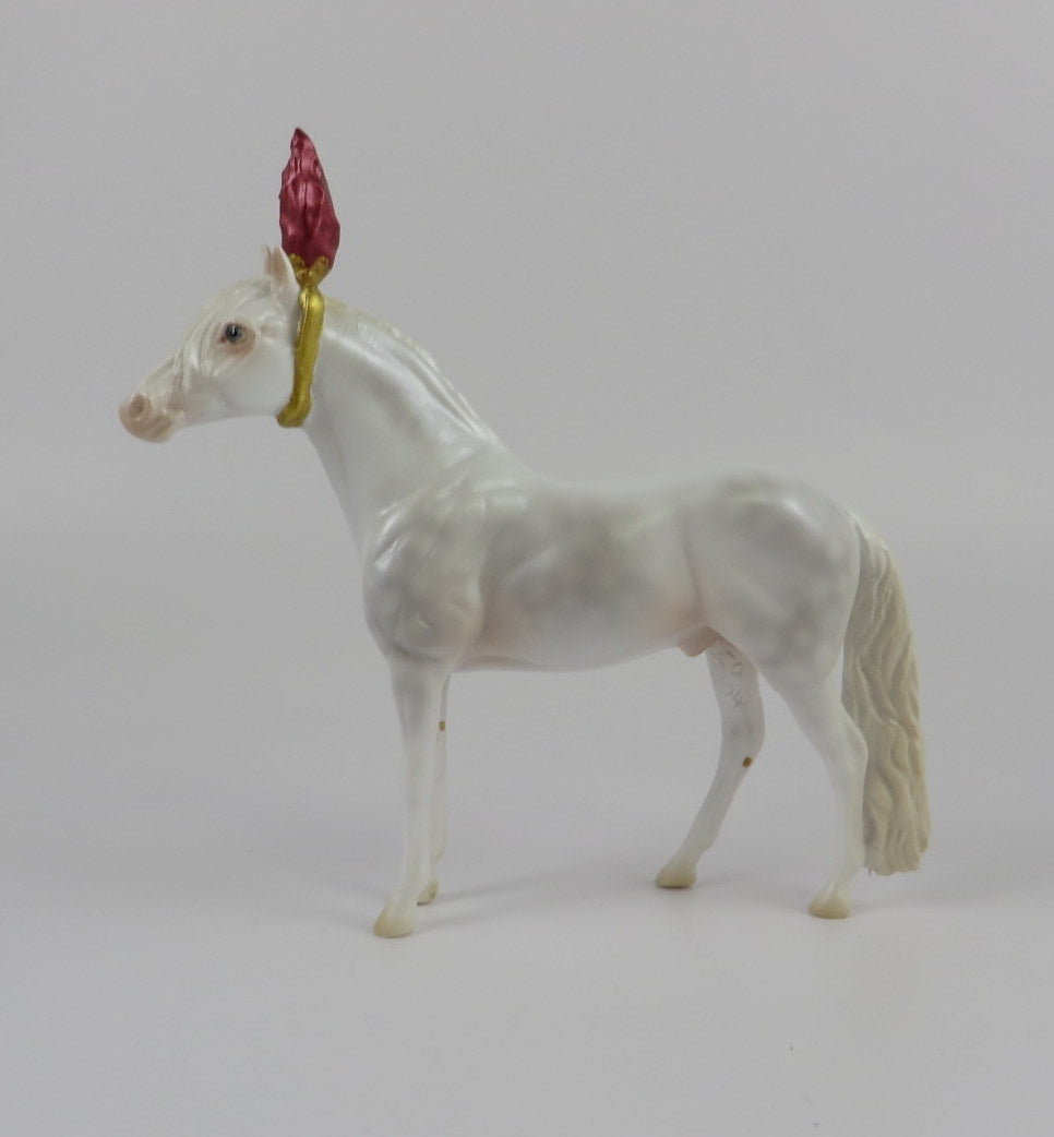 OH MY-LE-10 MINI ME DAPPLE WHITE ANDALUSIAN CHIP LHS 2019