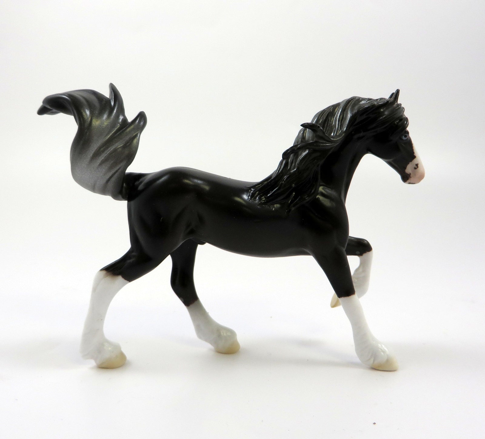 AARAV - LE-3 BLACK FRESIAN CM MANE AND TAIL CHIPS EQ19