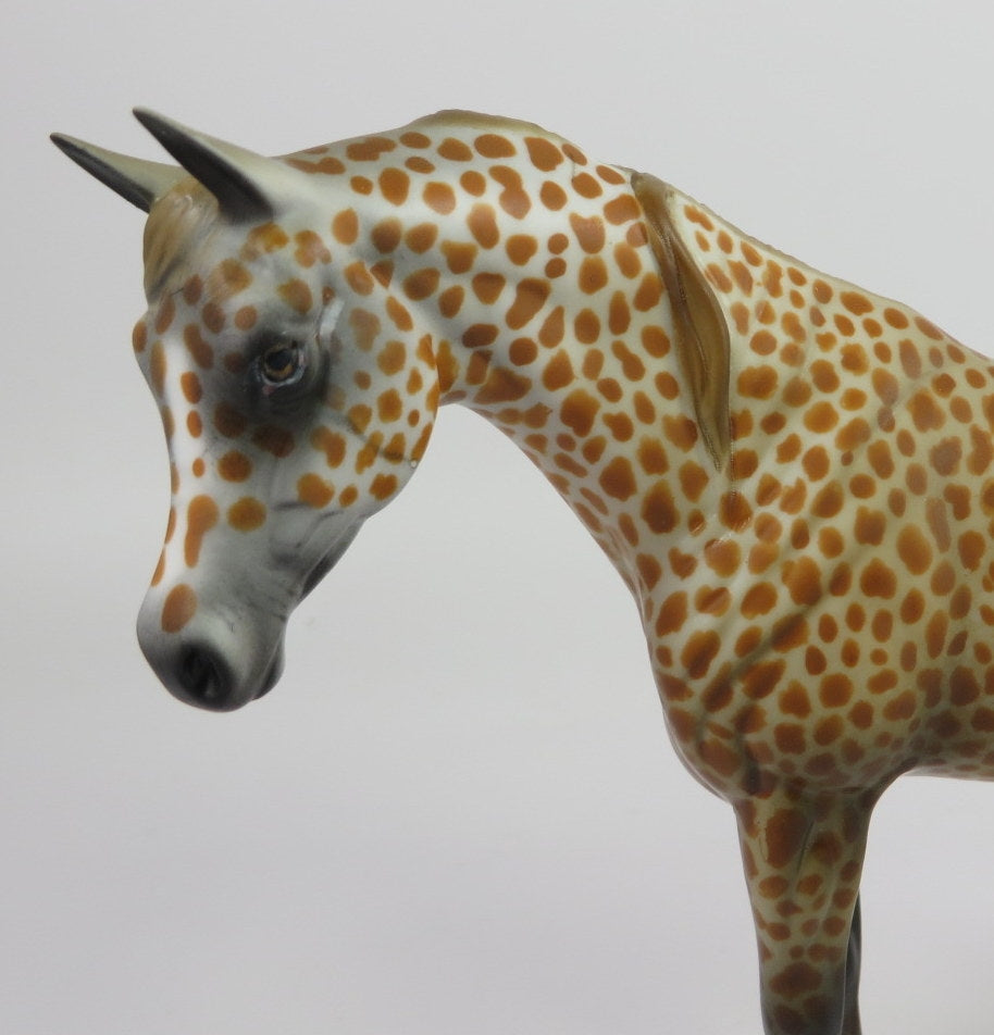 APRIL-OOAK GIRAFFE LIKE DECORATOR PEBBLES LHS 19