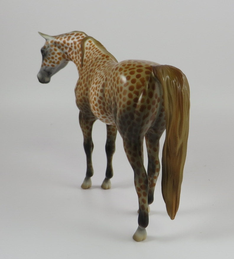 APRIL-OOAK GIRAFFE LIKE DECORATOR PEBBLES LHS 19