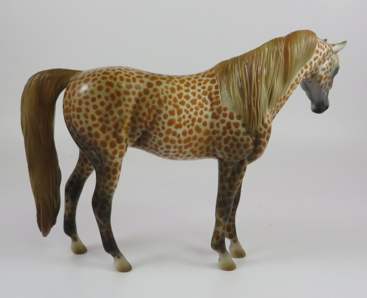 APRIL-OOAK GIRAFFE LIKE DECORATOR PEBBLES LHS 19