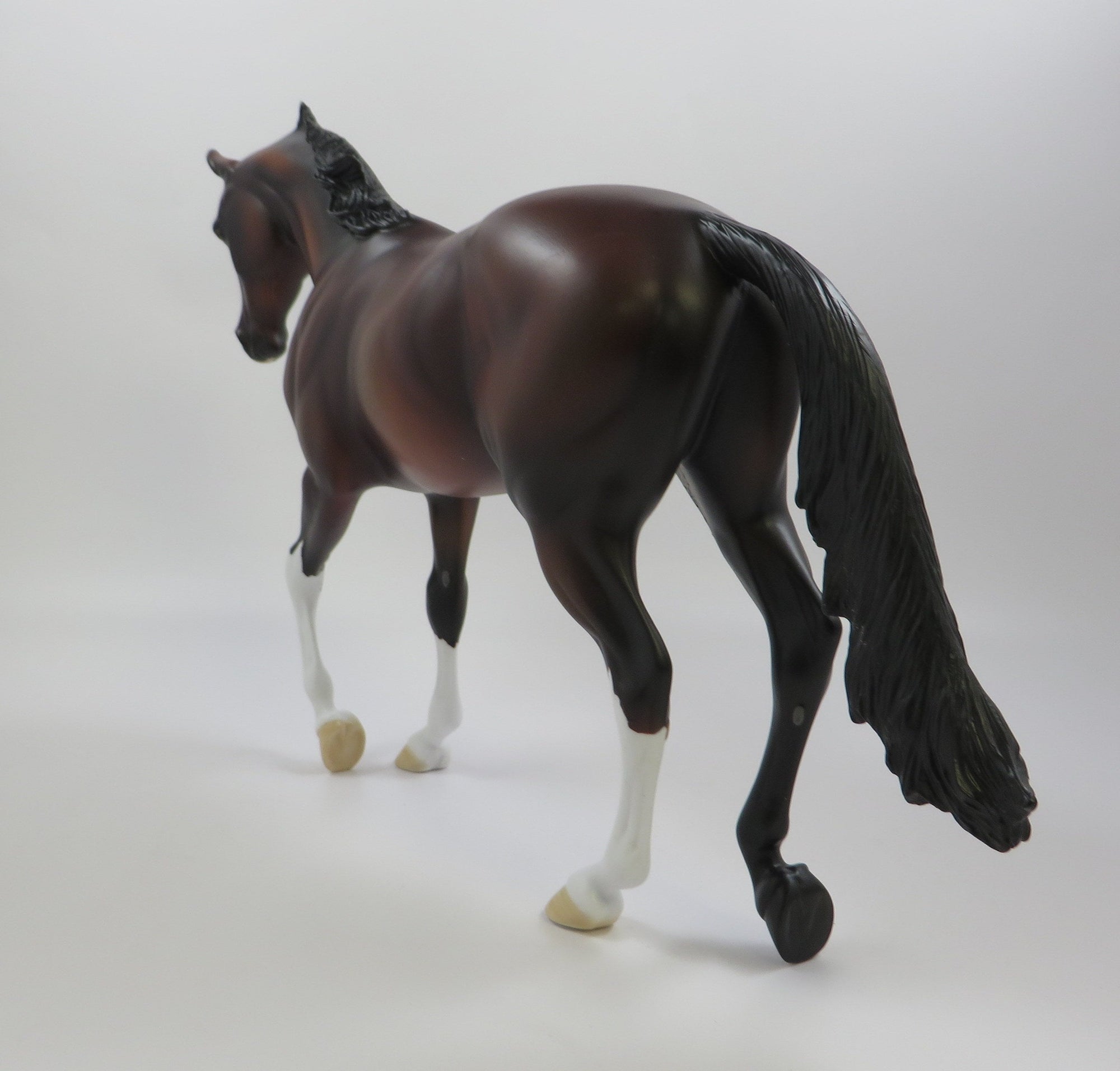 ROYALET-OOAK BAY THOROUGHBRED MODEL HORSE EQ 2019