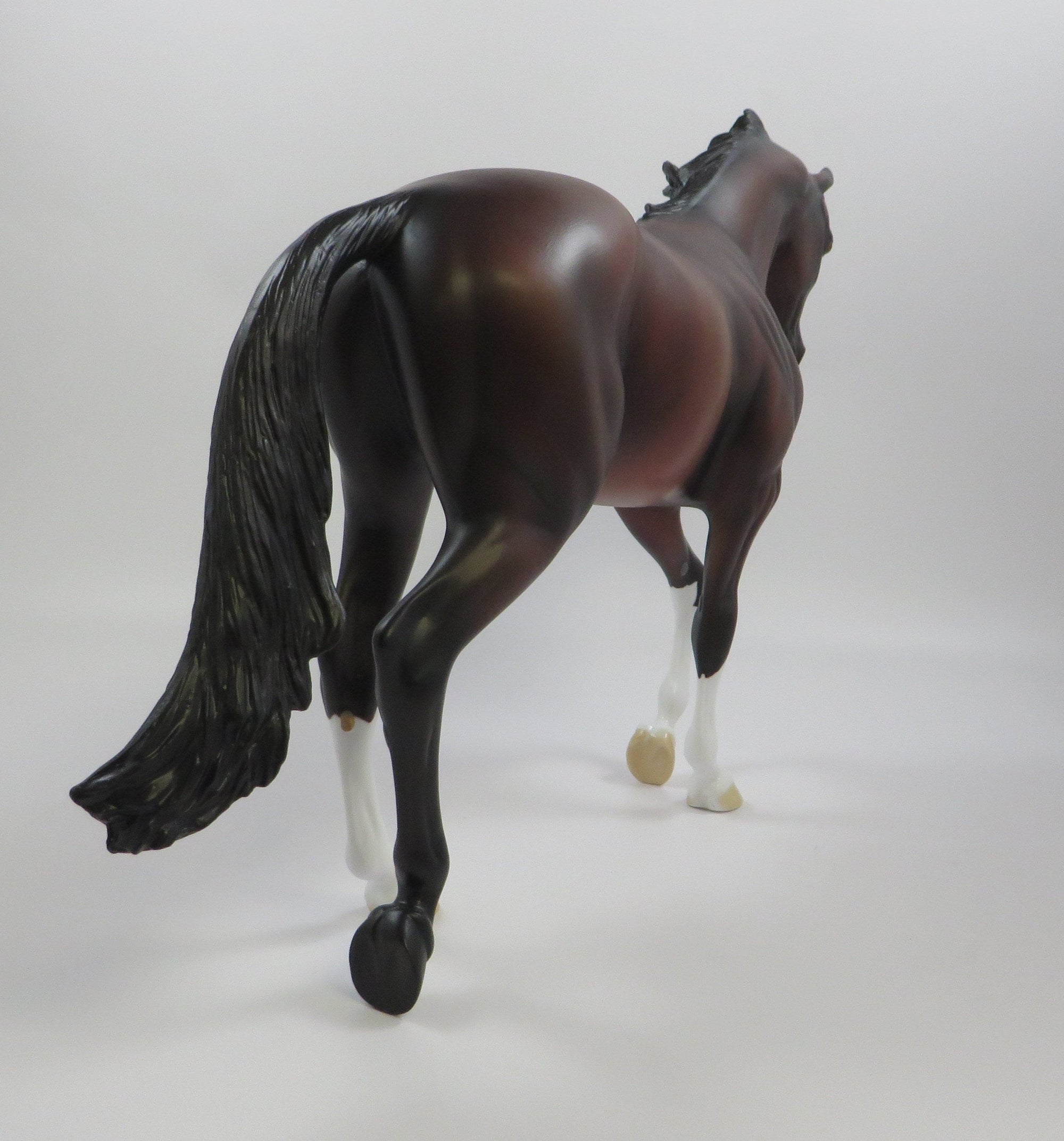 ROYALET-OOAK BAY THOROUGHBRED MODEL HORSE EQ 2019