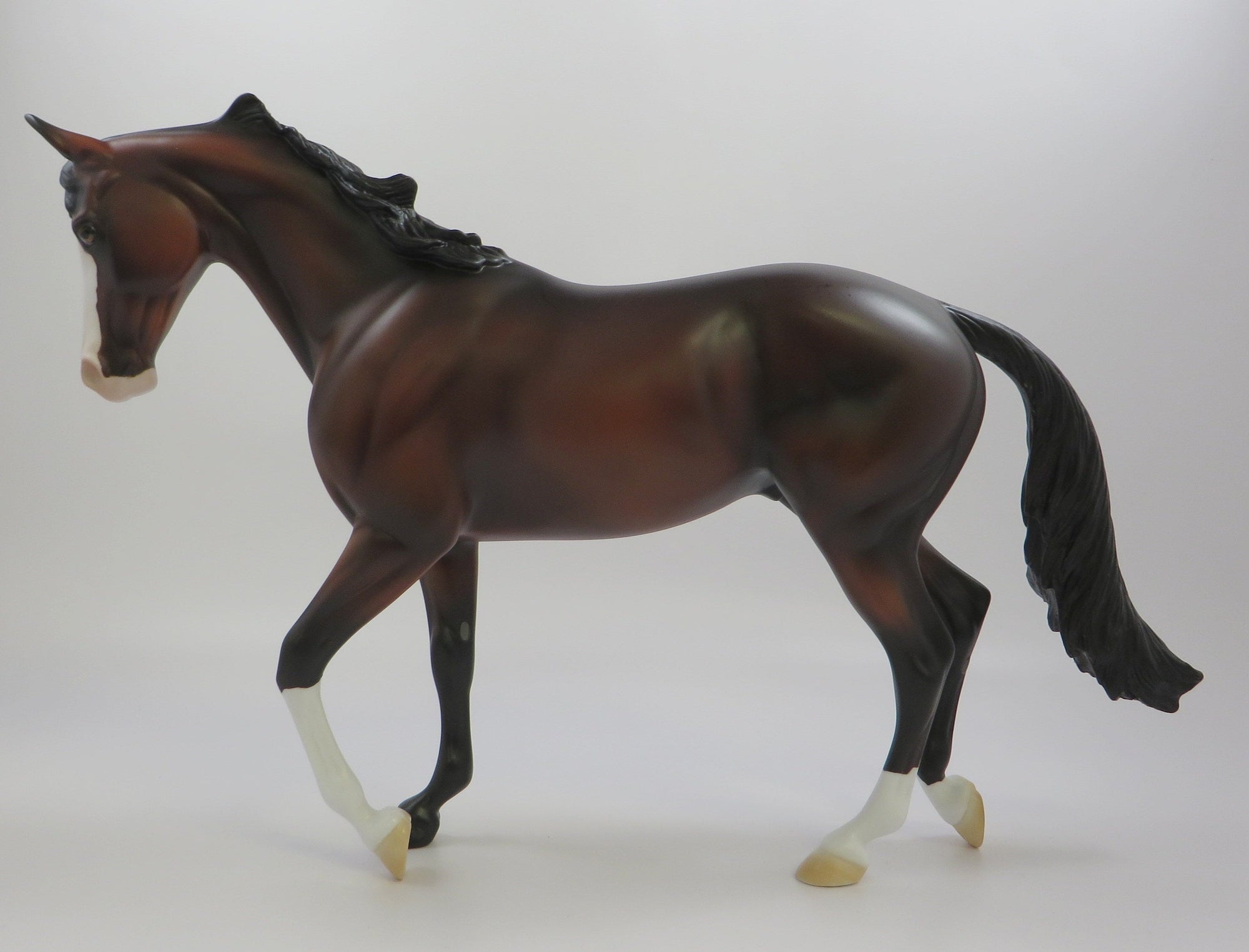 MACBETH-OOAK BAY THOROUGHBRED MODEL HORSE EQ  2019