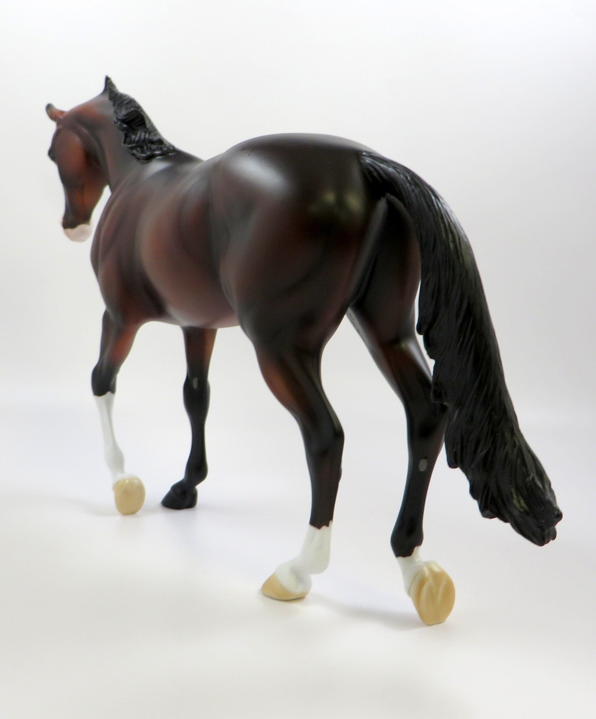 MACBETH-OOAK BAY THOROUGHBRED MODEL HORSE EQ  2019