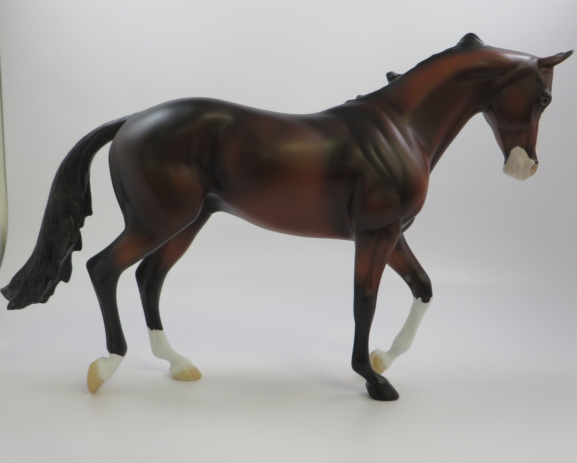 MACBETH-OOAK BAY THOROUGHBRED MODEL HORSE EQ  2019