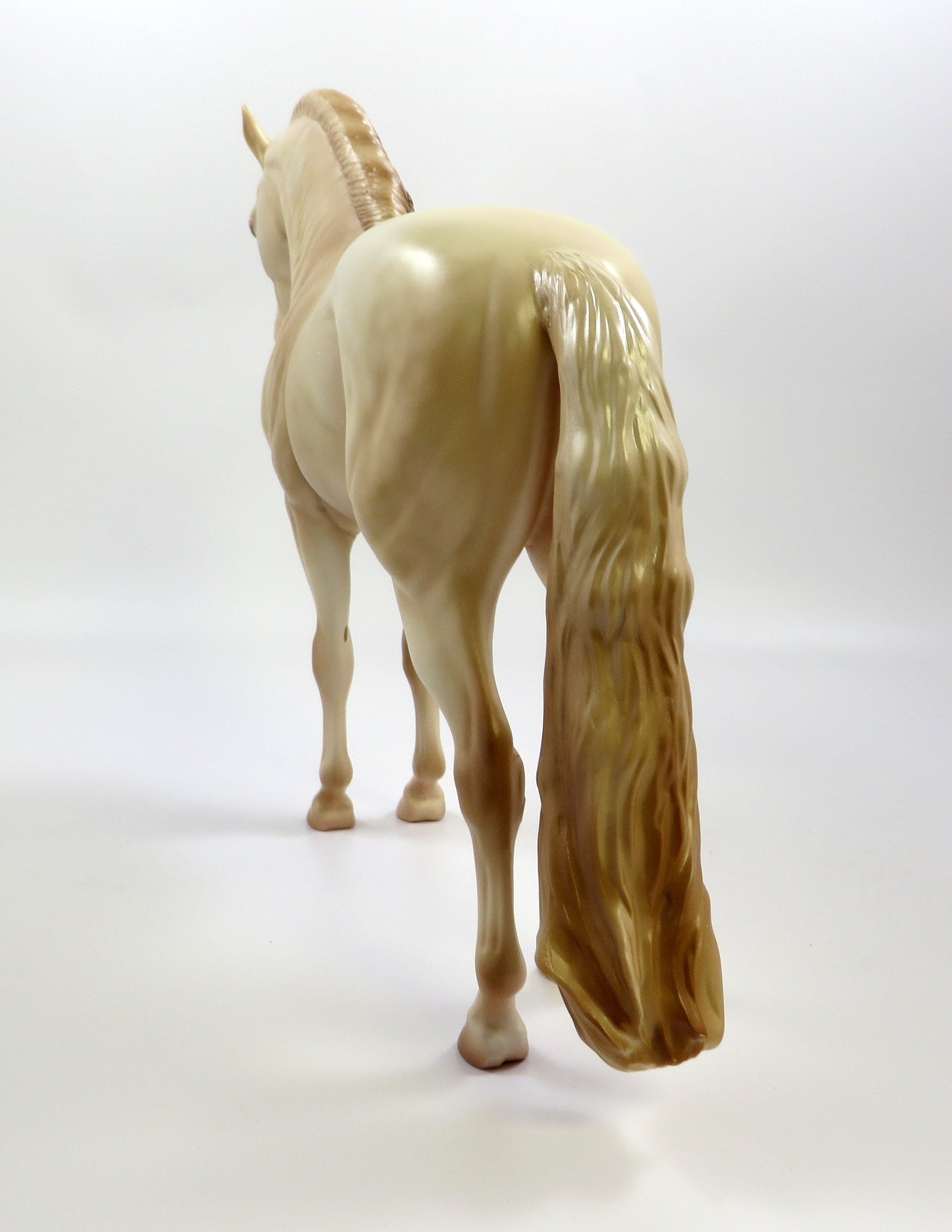 Perlinio Model Horse