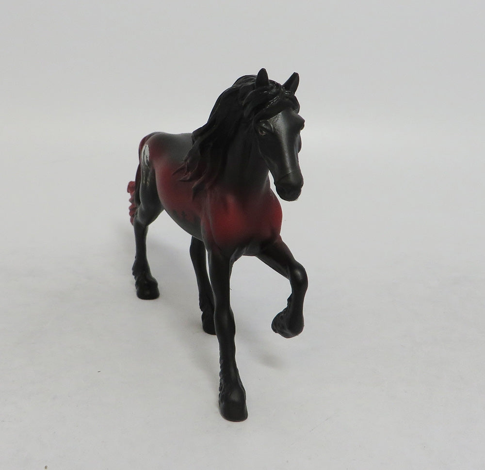 RED DAWN-OOAK HALLOWEEN DECRATOR FRESIAN CHIP LHS 2018