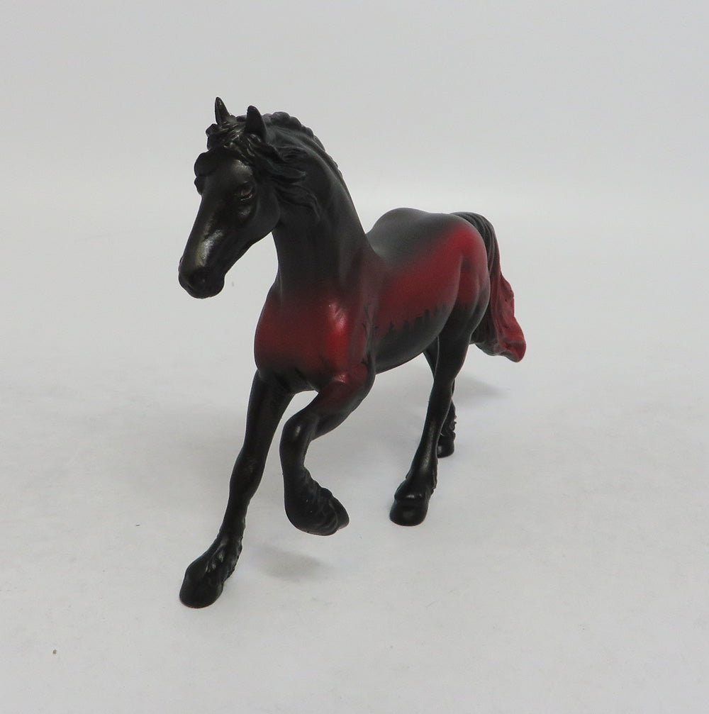 RED DAWN-OOAK HALLOWEEN DECRATOR FRESIAN CHIP LHS 2018