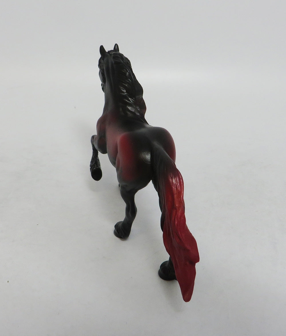 RED DAWN-OOAK HALLOWEEN DECRATOR FRESIAN CHIP LHS 2018