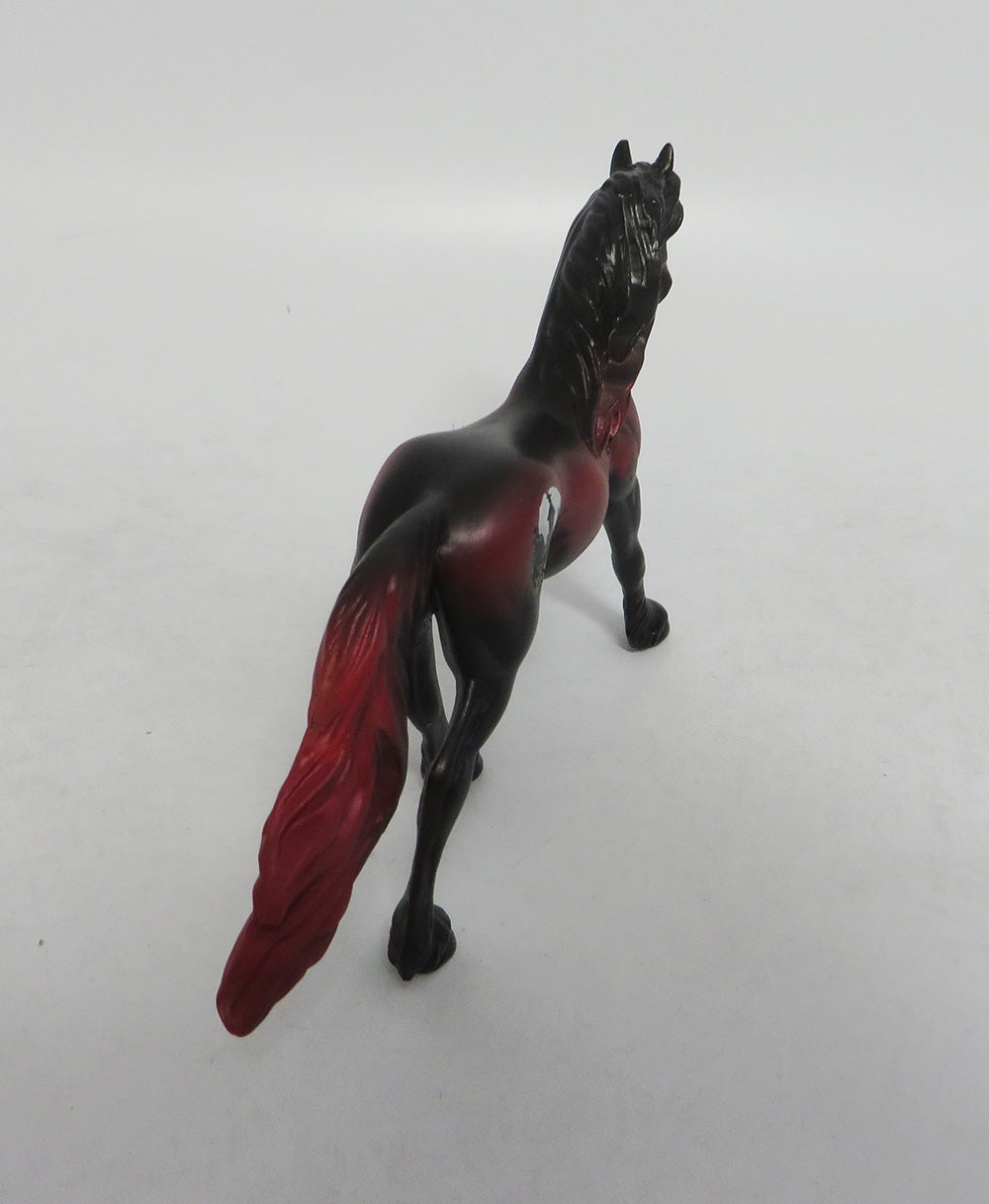 RED DAWN-OOAK HALLOWEEN DECRATOR FRESIAN CHIP LHS 2018