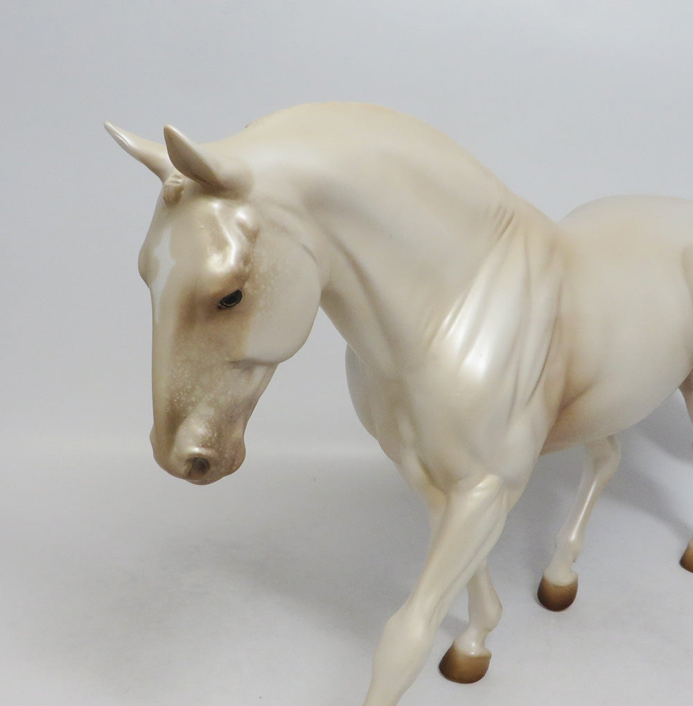 PULAN-LE-20 CREMELLO IRISH DRAFT MODEL HORSE MM 2018