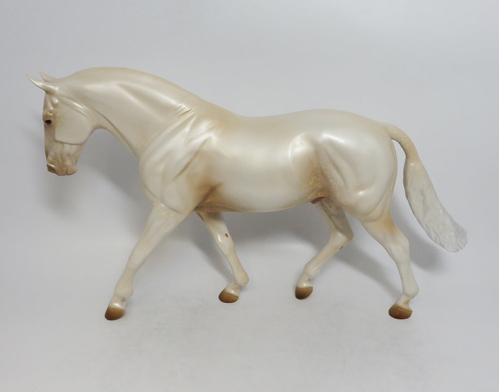 PULAN-LE-20 CREMELLO IRISH DRAFT MODEL HORSE MM 2018