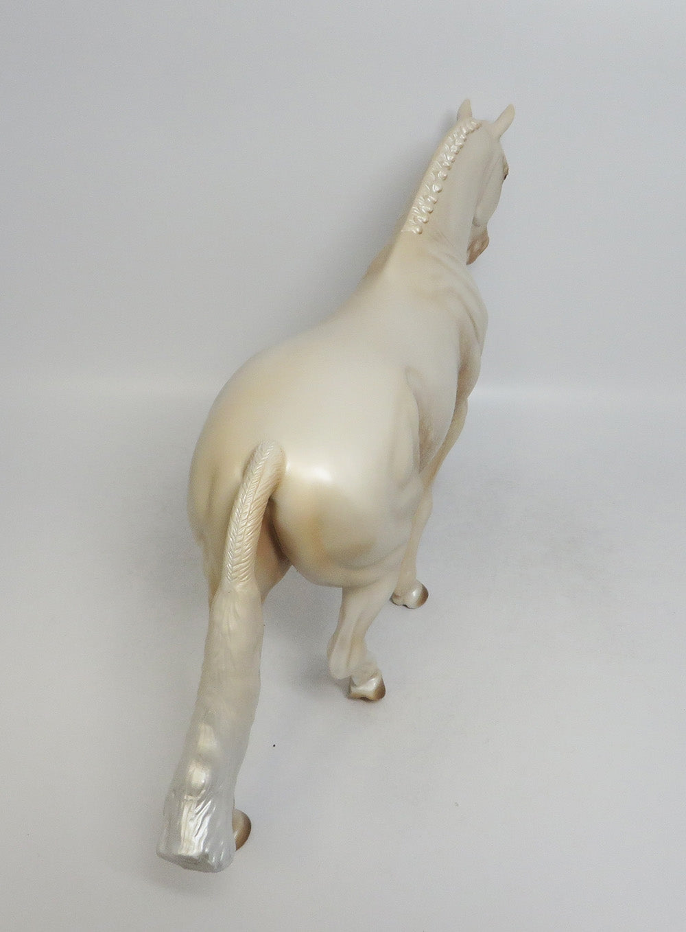 PULAN-LE-20 CREMELLO IRISH DRAFT MODEL HORSE MM 2018