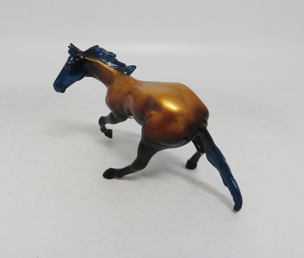 KATE &amp; CASTLE COW- LE-5- FALL DECORATOR CUTTER AND COW CHIP LHS 2018